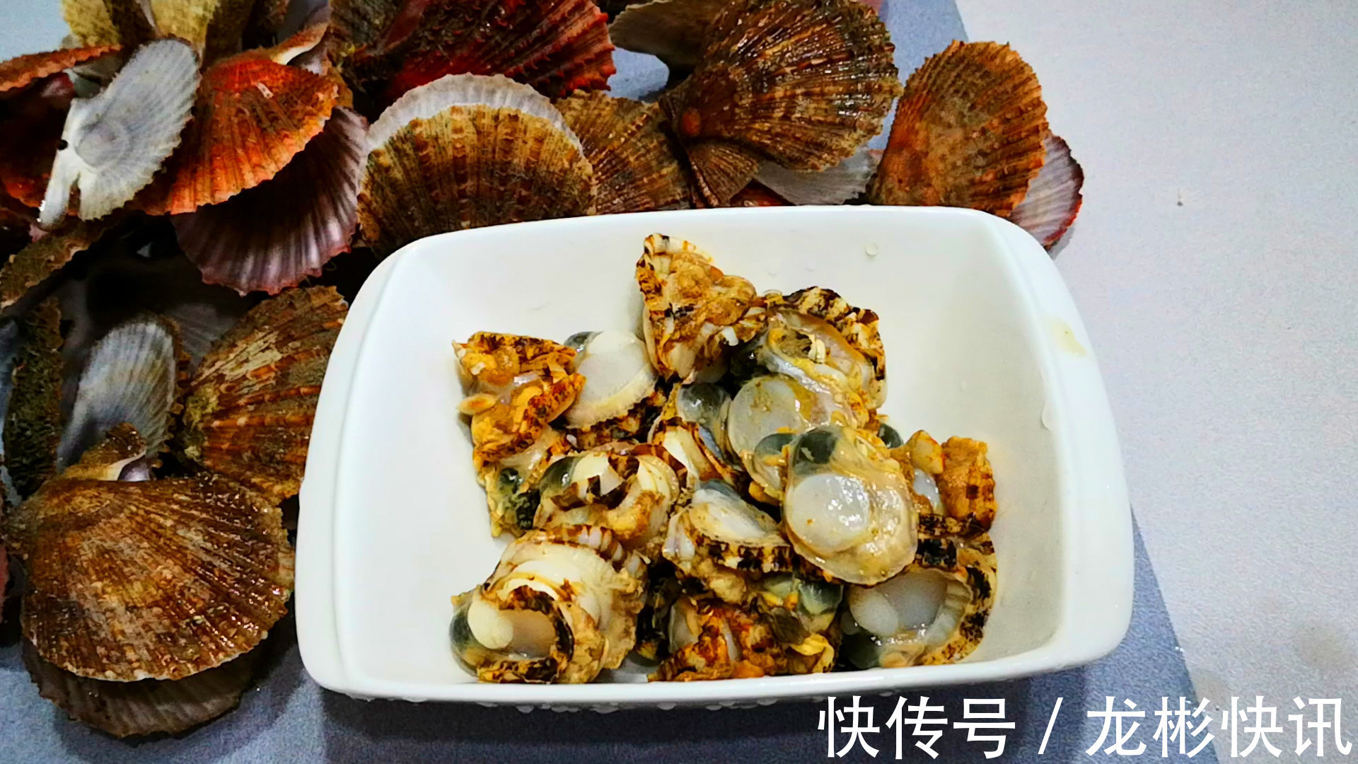 做扇贝时，最忌直接加水煮，教你正确做法，扇贝肉质鲜嫩、不回缩