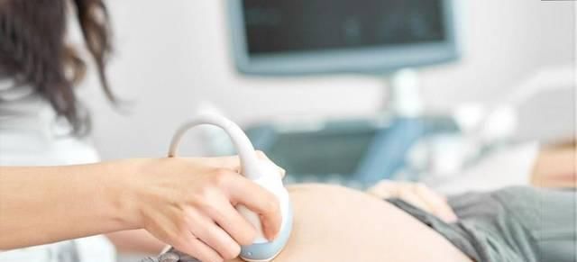 韦春兰|90厘米“袖珍”女孩拼命生娃，孩子出生后，全家却高兴不起来