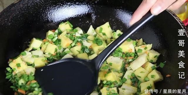  我家|馒头最好吃的做法，加2个鸡蛋，实在太香了，我家一周最少吃5次