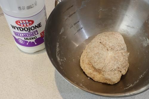 蒸馒头发面有人用酵母,有人用牛奶,却不知用它发面,馒头更蓬松