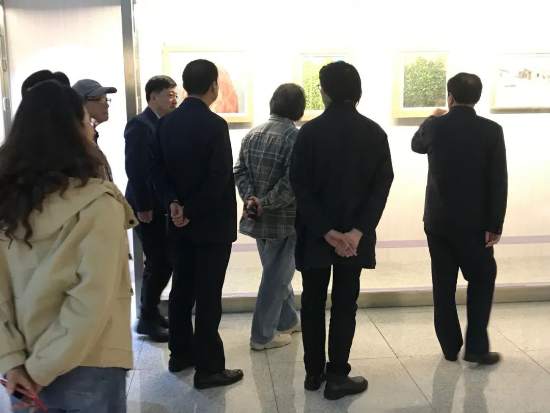 泰安市&展讯|泰岱?艺苑——周峰艺术展开幕式及作品研讨交流会顺利举办