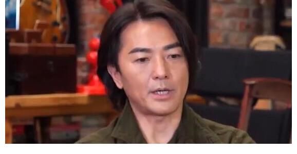 鄭伊健曝《哥哥》C位成團后, 陳小春經常向自己炫耀, 原因夠笑三天