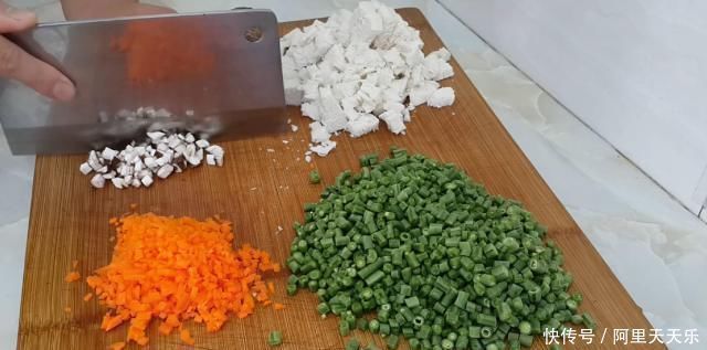 饺子皮|饺子皮别包饺子了,教你简单一做,比蒸饺包子好吃几十倍,太香了