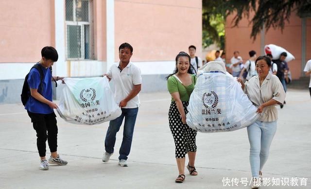 申请|大学入党有几次机会?大四还能申请吗?辅导员:这几点你要明白