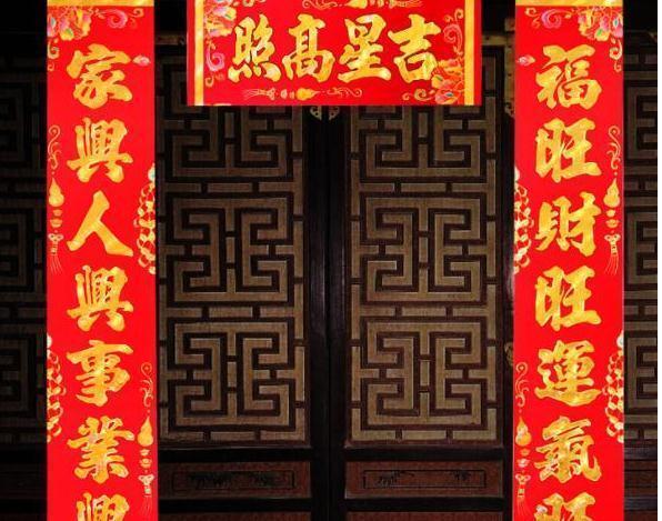 乾隆#乾隆出上联:洞中泉水流不尽,纪晓岚百思不得解,一女子轻松对出