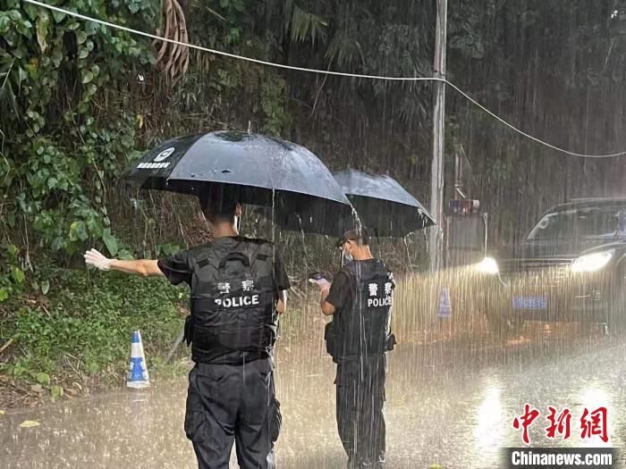 边境|中越边境风雨执勤人：守住国门就是守住家