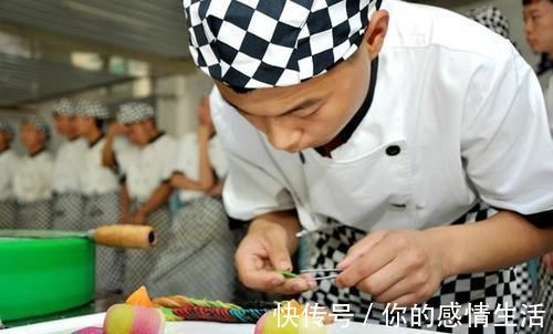 大厨|日本厨师豆腐切成花，中国厨师笑了把刚“织好”的白萝卜拿上来