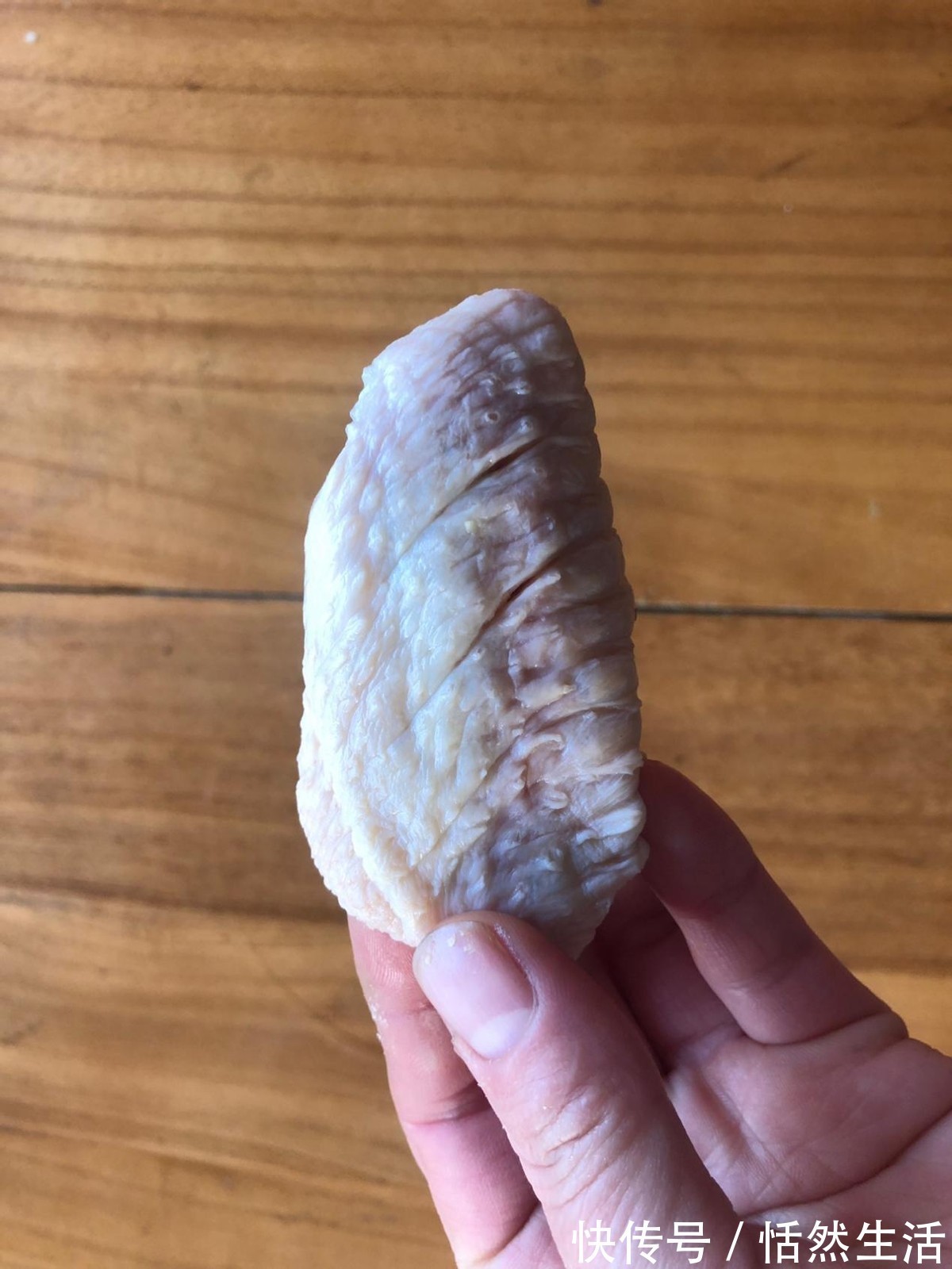 鸡翅|想吃鸡翅的看过来，一个烤箱搞定，好吃到舔手指