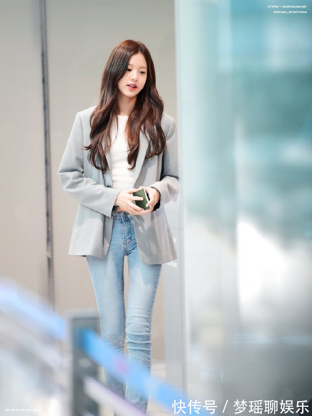 快乐女生|张元英才是真正的南韩腿精,穿包臀牛仔裤秀漫画腿,哪里像15岁