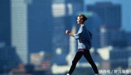 泡脚|“日行万步”是养生还是伤膝盖？亲身试验20年，答案一文揭晓