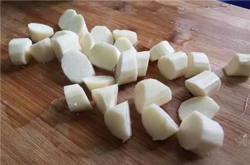  胜过|头发一抓掉一把，常吃它头发乌黑茂密，胜过生发剂，护发素都免了