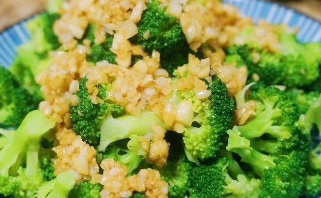 香蕉|怀孕后,孕妈要舍得吃4物,或能促进胎儿发育,预防胎儿畸形