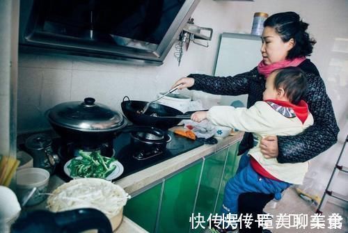 产后抑郁|4口人挤24平米小房间,网友:就这还敢生?条件艰苦该不该生二胎