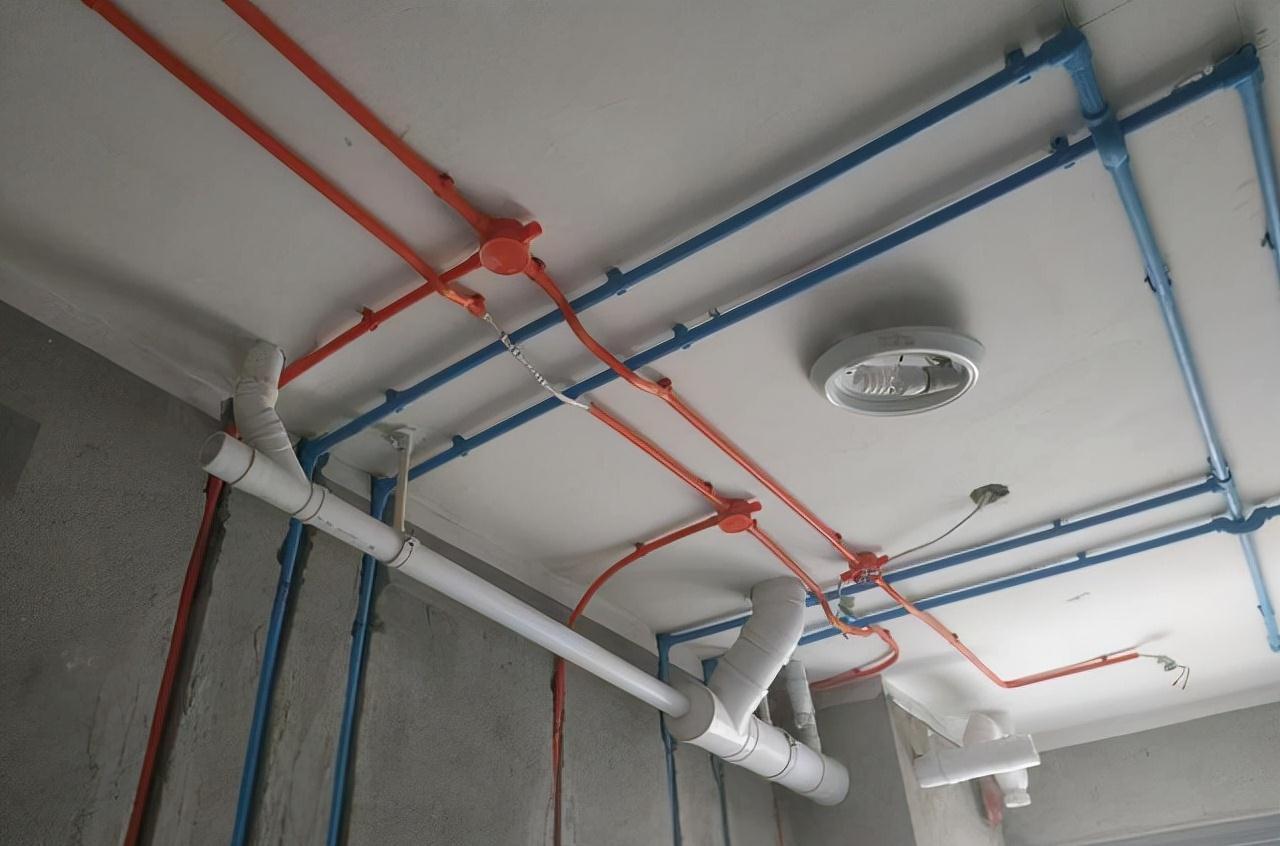 管线|水电走顶，价格贵又缺点多，为什么装修公司还推荐？听听大实话