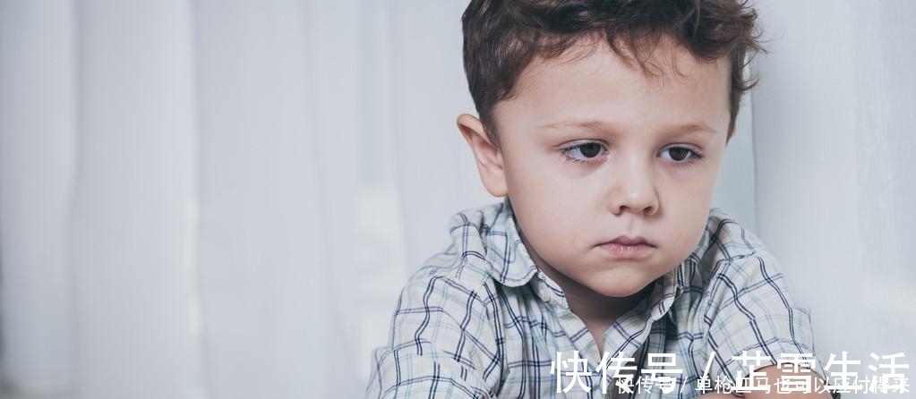 生活环境|父亲的三种行为，让孩子容易产生自卑心理，别让孩子对你失望！