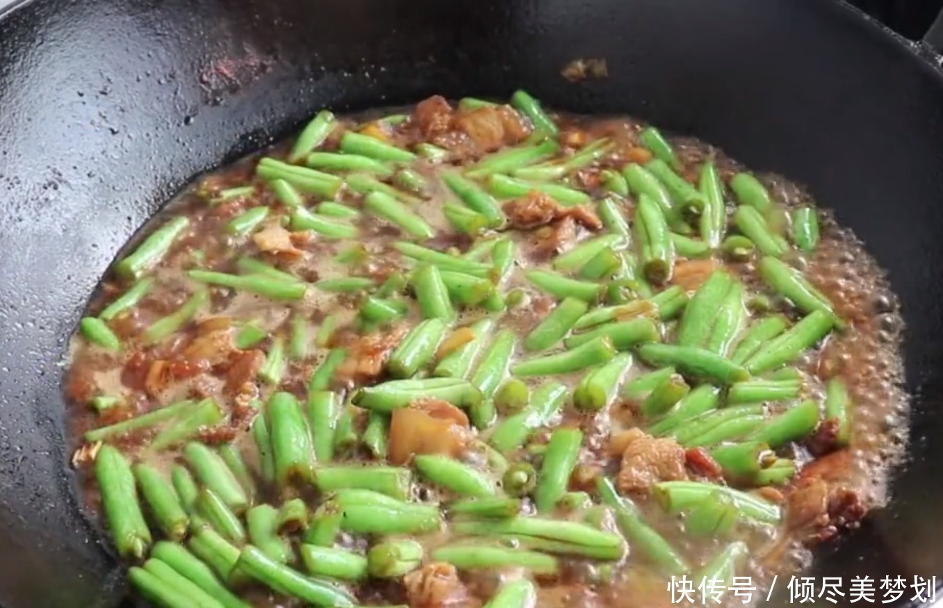 面条|卤面怎么蒸才好吃，原来做法诀窍这么简单，一次蒸一大锅都不够吃