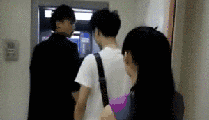 |搞笑GIF段子:姑娘你说实话 你这手速究竟是怎么炼成的