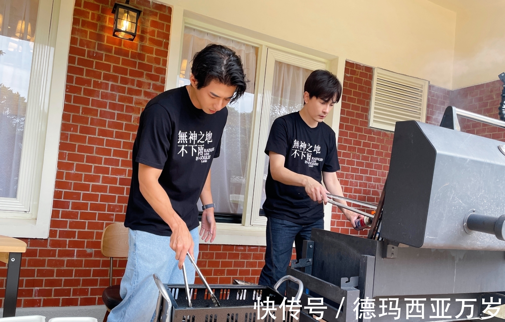 郑元畅不专业厨房发挥烤肉实力!众好友游戏环节成黑马