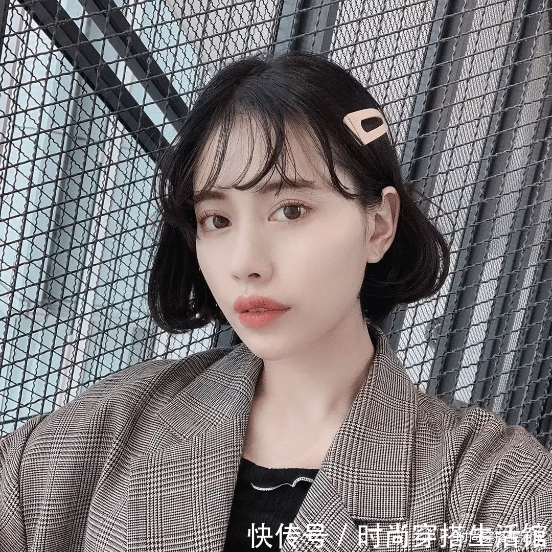 脸型 女人过40岁尽量少烫“大妈卷”,今年流行这5种发型,清凉又减龄