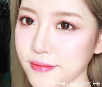 底妆|女人再忙也要化妆,简单易学的通勤妆容,4个步骤教你打造伪素颜