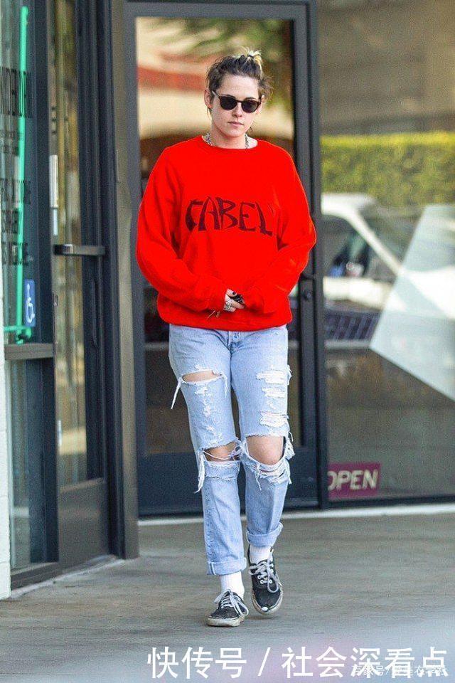  卫衣搭配|今冬火了一种穿法，就是“卫衣+X”，冬天的青春时尚感都靠它了