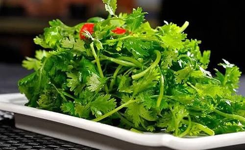 香菜的学名叫什么？很多农村人的叫法才是最正确的！