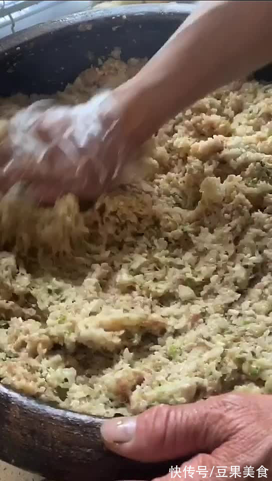 年夜饭|做好外酥里嫩炸圆子、年夜饭少不了，有色有香又有味