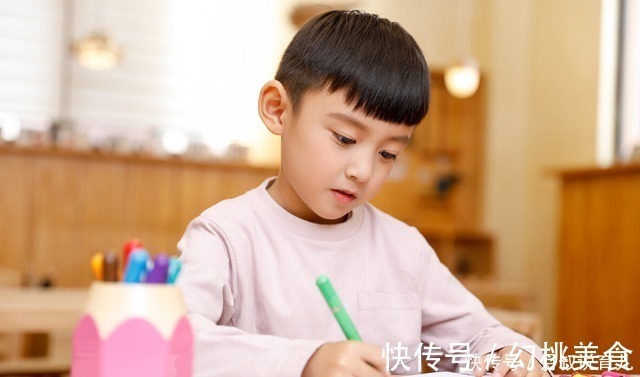 生长激素|这4个“迹象”说明孩子在长高，若全都有，身高可能不会低于180cm