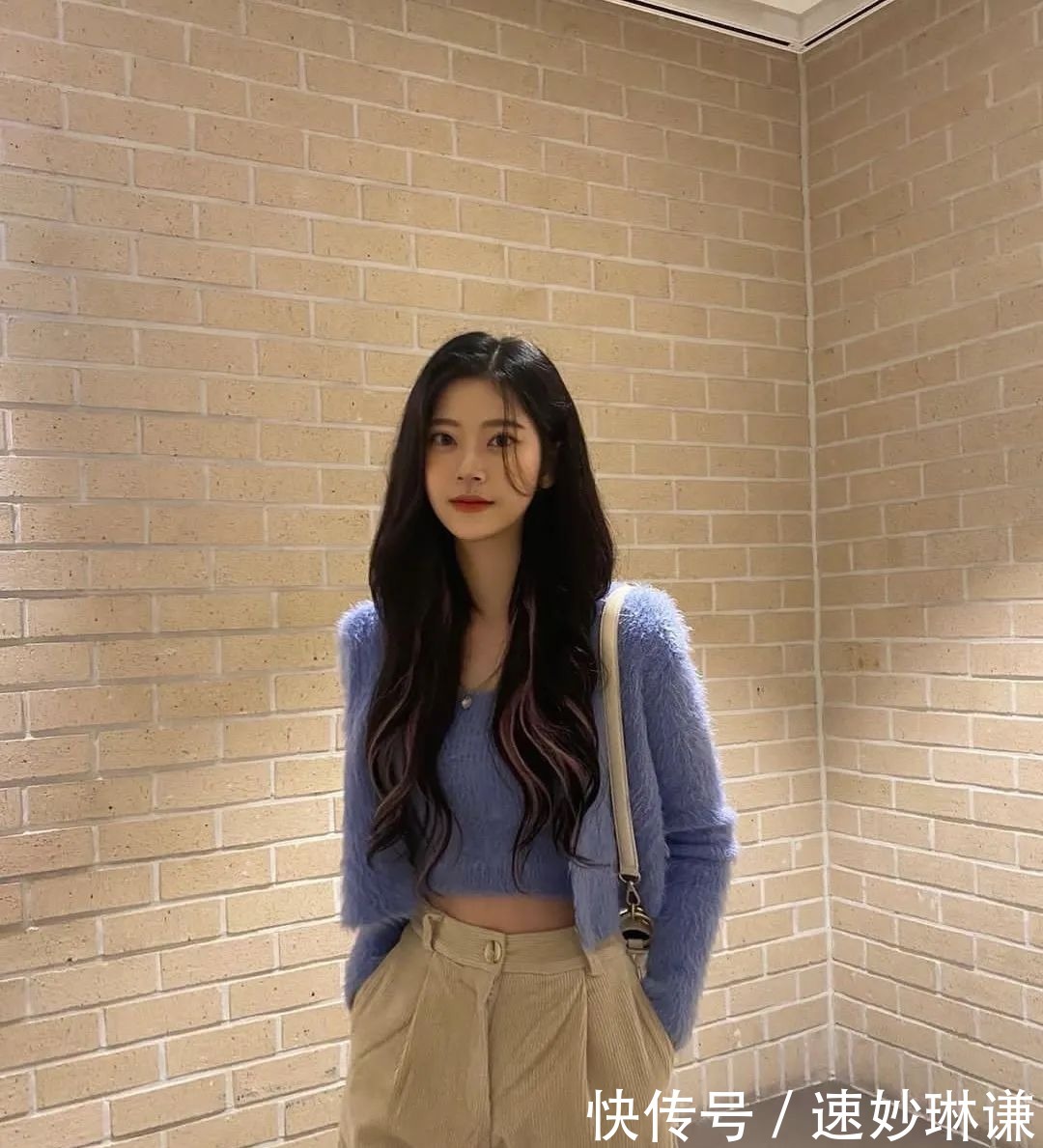 短上衣 + 高腰下装,今春流行这么穿