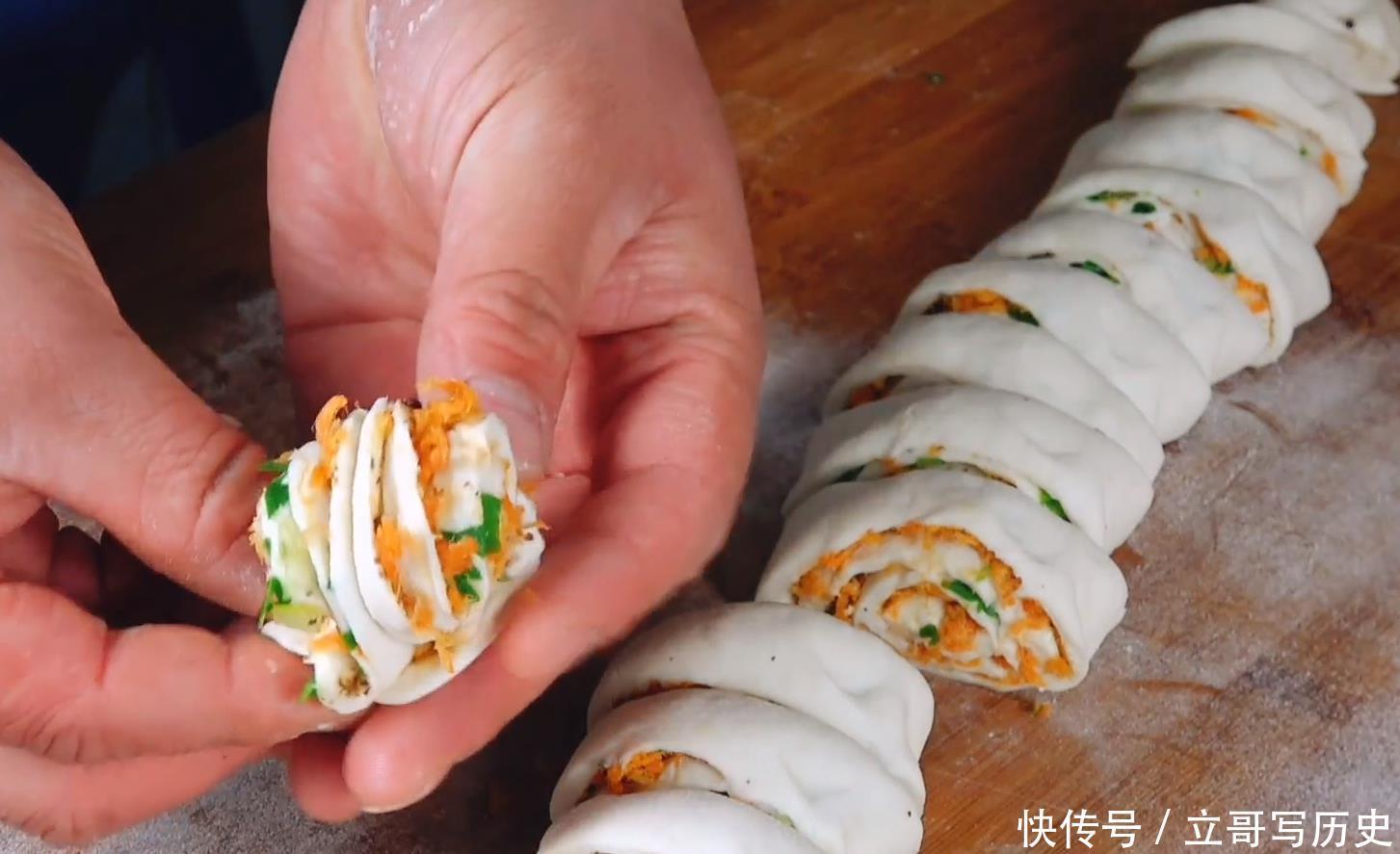  做法|教你花卷新做法，不用提前发面，现做现吃，咸香松软，孩子超爱吃