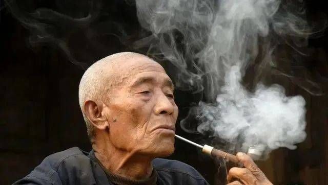  血压高|高血压，预防中风，谨记：早起三不宜，饭后三不急，睡前三不做！