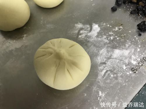 最近超火的面包做法,只需一次发酵,面包蓬松暄软,放3天也不硬