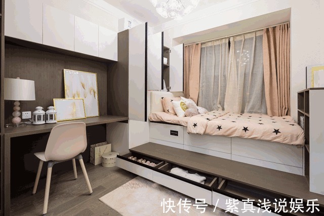 衣帽间|越来越多人将床底加高1m左右,做成衣帽间,省空间又能“装”!
