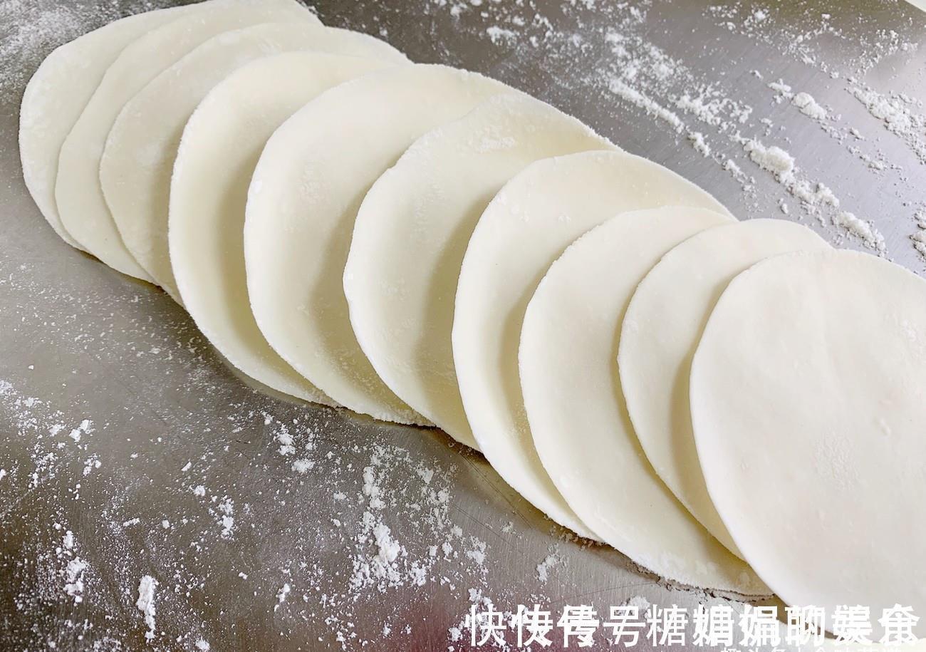 饺子皮|韭菜馅要怎么调才好吃？牢记“3不放”，饺子鲜嫩多汁，没有异味