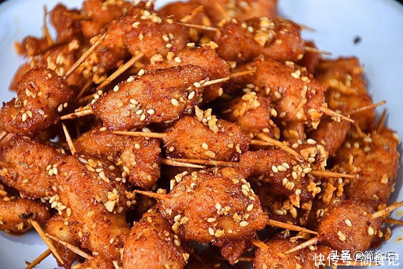 下酒|鸡胸肉别再煮着吃了！试试这样做，能当零食能下酒，比烧烤还解馋