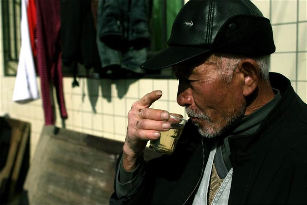 村俗语“豆腐下酒，不如喂狗”什么意思？豆腐不可以下酒吗？