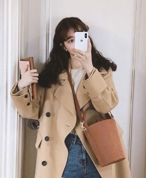 薄呢大衣+衬衫时髦干练，轻松解决“冬日肥”
