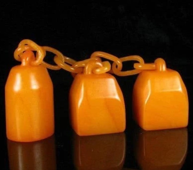 无偿|溥仪出逃时,将这件国宝缝在衣服里,珍藏26年无偿上交给国家