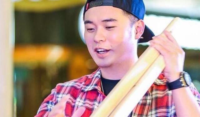 陈赫火锅店又出事,顾客吃饭天花板砸伤,索要30万赔偿款遭到拒绝