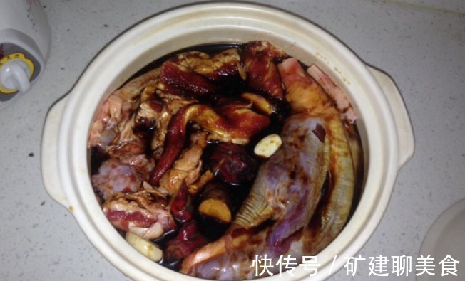 卤肉|做酱牛肉,只需4种调料,牢记关键3步,牛肉酱香红润,酥烂不塞牙