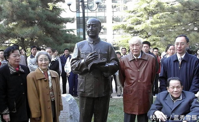 蒋英 追星要追他美国监狱里他一个月瘦了30斤,44岁回国98岁离世!