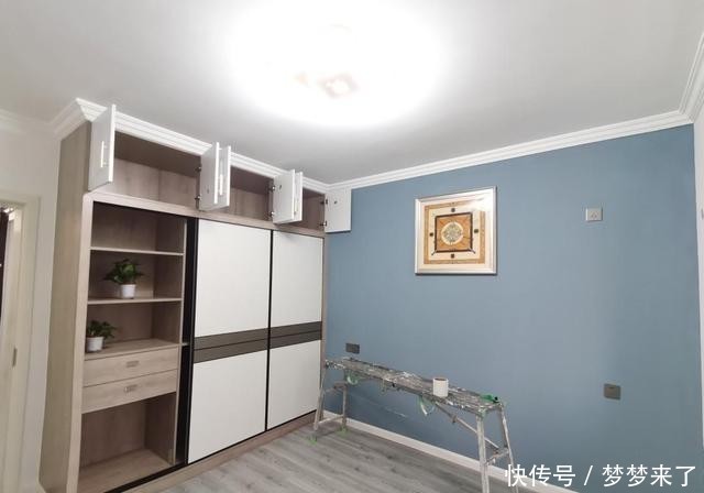 家具|看她家极简装修,全屋舍弃吊顶,电视墙不做造型,还没家具很漂亮