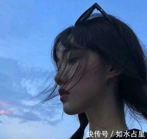 天秤座|4大被上帝吻过的星座女，自认为没有人追，但其实被人偷偷的爱着