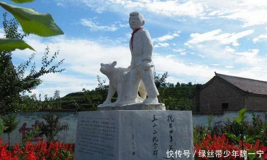 王二小|王二小13岁壮烈牺牲后,放牛小伙伴,为他守墓58年,令人感动