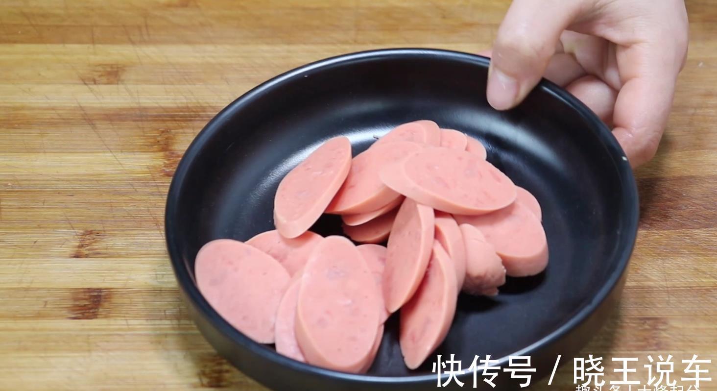 咸香|1根火腿肠,1个土豆,我家一周做5次,开胃下饭,上桌就抢光