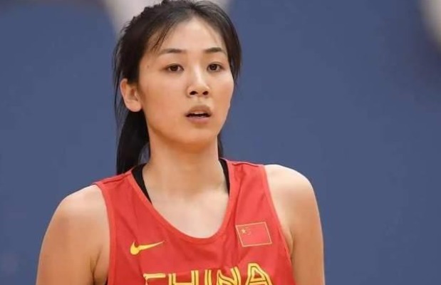 国手|刚拿到冠军就退役!女篮国手正式官宣,郭艾伦留言,球迷喊话在一起
