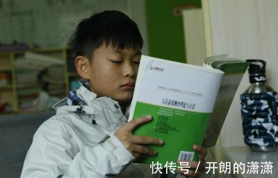 男孩|还记得被父亲逼在雪地裸跑的3岁男孩吗,时隔8年,他现在怎样了