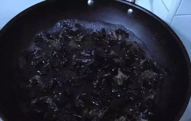 太下饭|黑木耳加它们一起炒,实在太下饭,常吃还能排出体内垃圾!