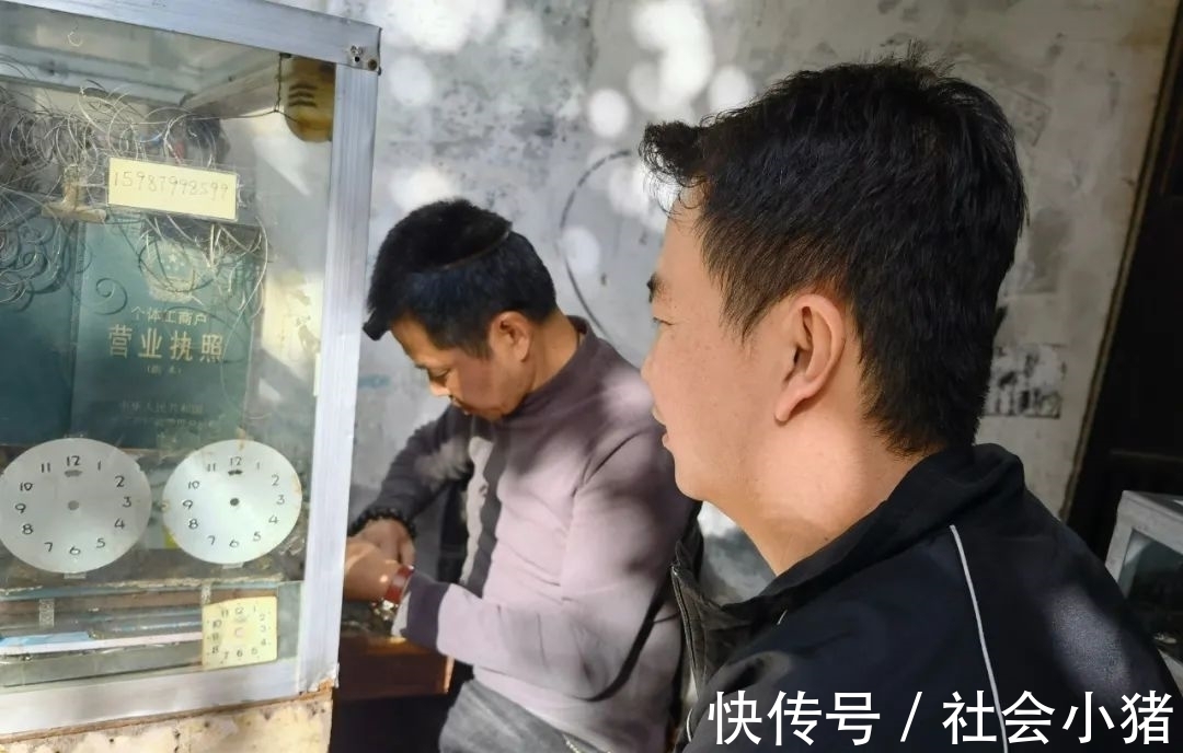 修表匠 墨江:修表匠 “嘀嗒”声中“修复”旧时光