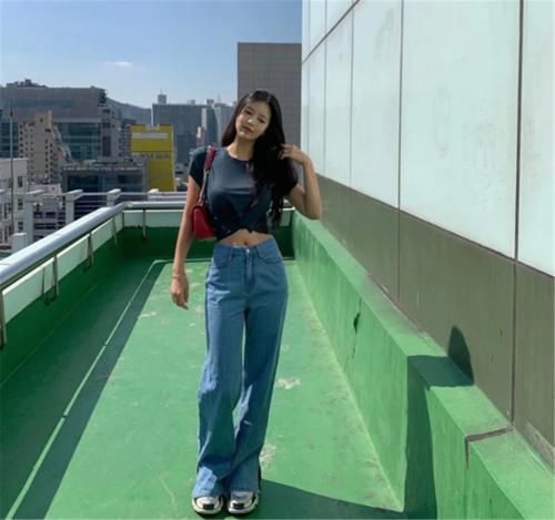 舒服的早春配舒服的穿搭，短上衣＋高腰下装，怎么穿都吸睛